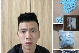 Đối tượng Trần Văn Viện cùng tang vật.