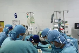 Hy hữu: Nhập viện vì viêm phổi, bé trai 4 tháng tuổi có trái môi tím kỳ lạ được cứu sống nhờ phẫu thuật tim