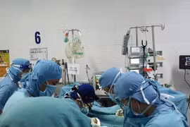 Hy hữu: Nhập viện vì viêm phổi, bé trai 4 tháng tuổi có trái môi tím kỳ lạ được cứu sống nhờ phẫu thuật tim