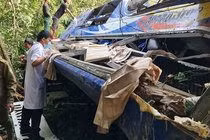 'Chiếc xe lao xuống vực rất nhanh, tôi nghĩ mình đã chết'