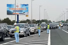 Cao tốc Pháp Vân - Cầu Giẽ ùn tắc trưa mùng 2 Tết