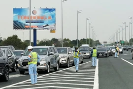 Cao tốc Pháp Vân - Cầu Giẽ ùn tắc trưa mùng 2 Tết