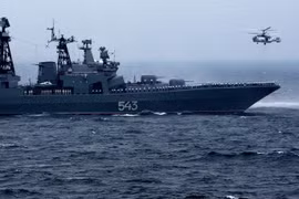 Video: Khu trục hạm chống ngầm Nga thử nghiệm vũ khí trên biển Nhật Bản