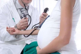 Kiểm soát tăng huyết áp thai kỳ tránh biến chứng cho mẹ và con