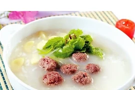 Cháo tỏi thịt bò chữa viêm mũi dị ứng mùa lạnh