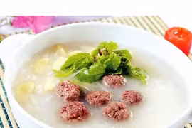 Cháo tỏi thịt bò chữa viêm mũi dị ứng mùa lạnh