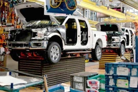 Thiếu chip bán dẫn, nhiều hãng ô tô lớn tổn thất nặng nề