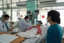 Tiêm filler làm đầy mặt và ngực, nữ bệnh nhân chết lâm sàng