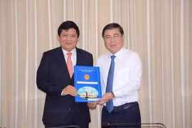 Mang quốc tịch Síp, ông Phạm Phú Quốc còn xứng đáng đại diện cử tri?