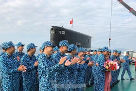 Hai 'ly rượu' đặc biệt đón giao thừa của lính tàu ngầm Việt Nam