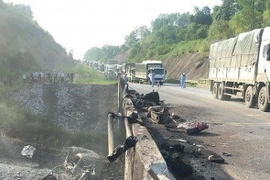 Ô tô làm hư hỏng công trình giao thông có được bảo hiểm chi trả thay?