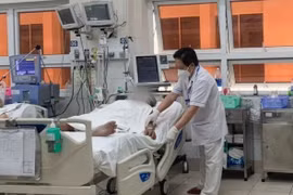 Trong tháng 9/2021, Bệnh viện Thống Nhất (TPHCM) tiếp nhận hàng chục ca ngộ độc rượu methanol. 50% trường hợp tử vong, còn lại tiên lượng xấu, mất thị lực. 