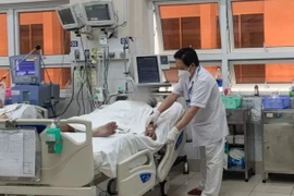 Trong tháng 9/2021, Bệnh viện Thống Nhất (TPHCM) tiếp nhận hàng chục ca ngộ độc rượu methanol. 50% trường hợp tử vong, còn lại tiên lượng xấu, mất thị lực. 