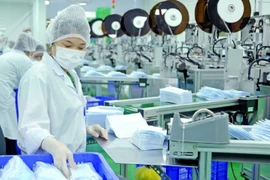 Miễn thuế đối với nguyên liệu sản xuất khẩu trang, thuốc sát trùng