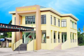 Các căn nhà cộng đồng vừa được bàn giao cho địa phương.