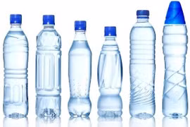 Sử dụng chai nhựa uống nước đúng cách