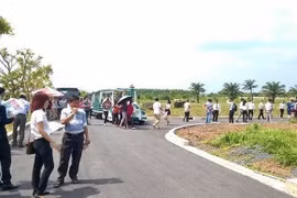 “Cò đất” và một thị trường méo mó