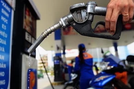 Vì đâu giá xăng trong nước không giảm “sốc” như thế giới?