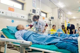 Bệnh nhân được thăm khám tại bệnh viện