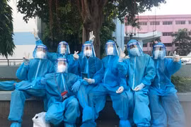 Để vơi bớt nỗi buồn và tìm lại nguồn ánh sáng mới cho cuộc sống của mình, anh Th. đăng ký làm tình nguyện viên của chương trình ATM F0 chống dịch tại Bệnh viện quận Gò Vấp.