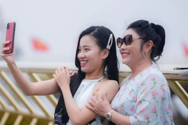 Dịch bệnh được kiểm soát, du khách ồ ạt đặt tour du lịch