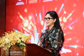 Nhan sắc ở tuổi 51 của phu nhân tỷ phú Johnathan Hạnh Nguyễn gây sốt