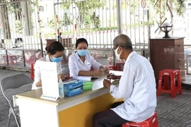 Từ ngày 1/1/2022 lương hưu, trợ cấp bảo hiểm xã hội và trợ cấp hằng tháng chính thức được điều chỉnh tăng thêm 7,4%. Dù chưa được nhiều nhưng có ý nghĩa động viên người hưu trí rất lớn.