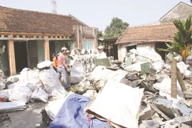 Lấy “vàng” trong rác thải điện tử có dễ?