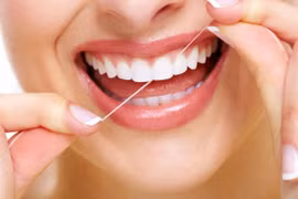 Dùng chỉ nha khoa: Lợi bất cập hại vì sai cách