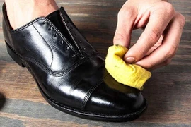 Mẹo làm mới giầy da nên biết