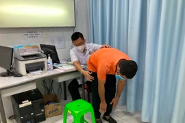 “Nhiều vận động hằng ngày được xem là không có gì quá mức, nhưng cứ lặp đi lặp lại hằng ngày, đến mức độ nào đó, xương sẽ gãy”, BSCKI Vũ Tam Trực cảnh báo.