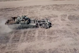 Quân đội Nga ồ ạt diễn tập thục luyện robot rà phá bom mìn