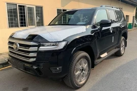 “Bóc tem” Toyota Land Cruiser 2022 đầu tiên về Việt Nam: sang trọng kiểu giản dị, đắt hơn khoảng 400 triệu vì “lạc“