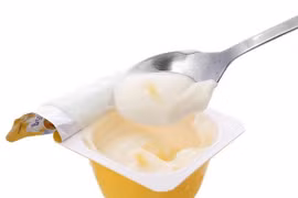 Cẩn trọng khi dùng váng sữa cho trẻ ăn dặm