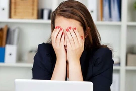 Tập chuyển động mắt tránh mệt mỏi