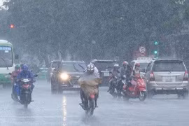 Miền Bắc sắp chuyển rét, mưa dông cục bộ.