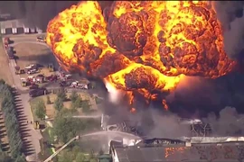 Nổ nhà máy hóa chất, 1.000 người Mỹ sơ tán