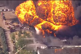 Nổ nhà máy hóa chất, 1.000 người Mỹ sơ tán