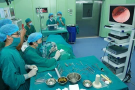 Phẫu thuật nội soi triệt căn xương chũm tránh biến chứng nguy hiểm