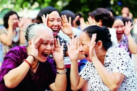 Nụ cười là 10 thang thuốc bổ