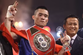 Đinh Hồng Quân xúc động khi giành chiến thắng lịch sử cho quyền anh Việt Nam