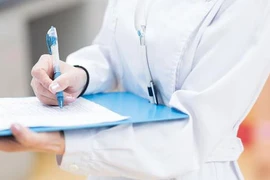 2 mẹ con đều phát hiện bị ung thư dạ dày, bác sĩ lắc đầu khuyên: 2 loại thực phẩm nên xuất hiện trên bàn ăn càng ít càng tốt