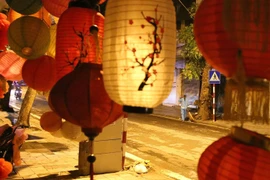 Khoảnh khắc chợ trung thu vắng lặng chưa từng có