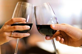 Cách nhận biết rượu vang thật giả