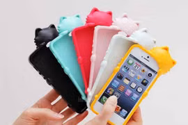 Không nên dùng ốp lưng điện thoại