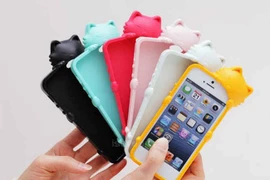 Không nên dùng ốp lưng điện thoại