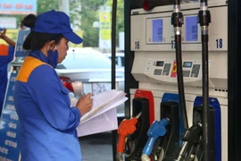 Giảm giá xăng dầu