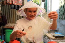 Nón lá trong suốt từ lá rừng