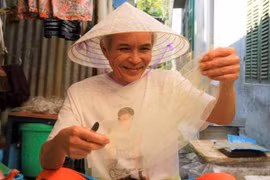 Nón lá trong suốt từ lá rừng