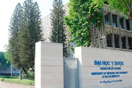 Bộ Giáo dục đề nghị Bộ Y tế vào cuộc vụ tăng học phí gấp 5 